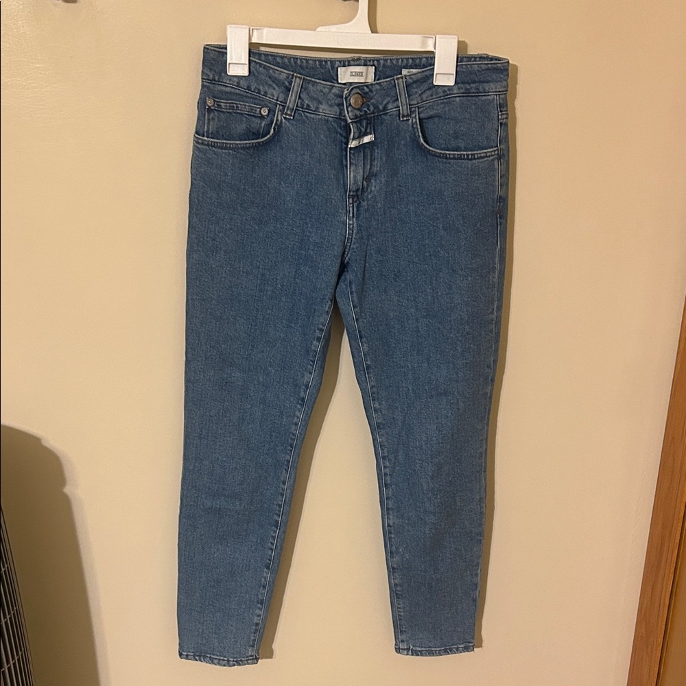 Closed Women's straight leg Blue Jeans size 29